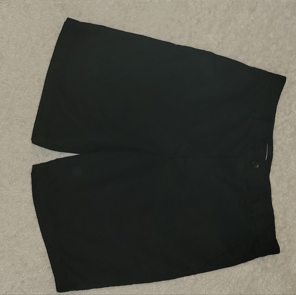 Mens black Greg Norman golf shorts size 32